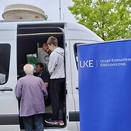 people at the measuring car