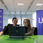 pracownicy UKE podczas webinaru
