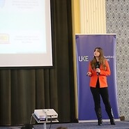 Ekspertka UKE wygłaszająca prezentację