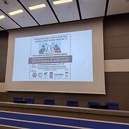 sala wykładowa i słuchacze