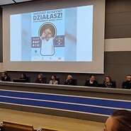 sala wykładowa i słuchacze