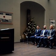 publiczność słucha wystąpienia
