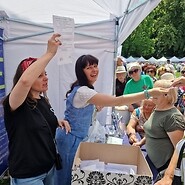 stoisko UKE - organizatorzy i goście