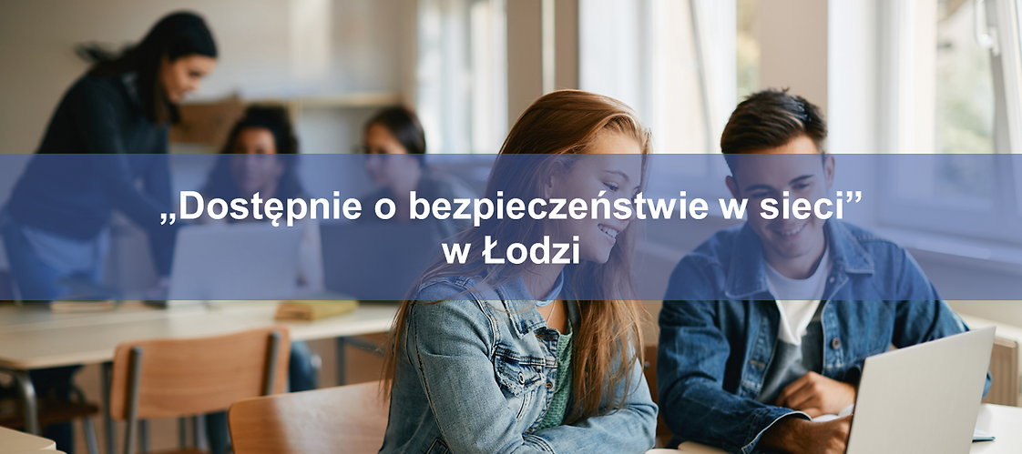 Dwoje uczniów pracuje przy laptopie w klasie; tytuł: „Dostępnie o bezpieczeństwie w sieci w Łodzi”