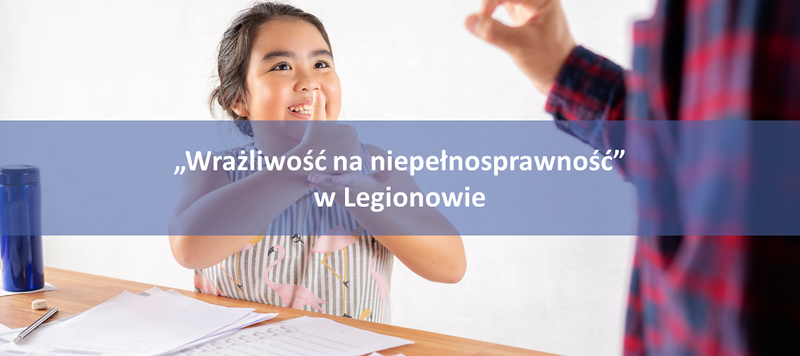 Dziewczynka pokazuje znak. Napis: „Wrażliwość na niepełnosprawność w Legionowie”.