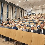słuchacze na sali
