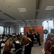 Jak chronić dane, pieniądze i siebie w internecie? Uczniowie na warsztatach w UKE